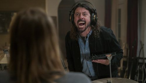 Die Foo Fighters mit Frontman Dave Grohl haben eine eigene Horrorkomödie bekommen.  ap