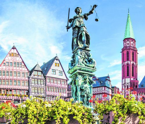 Die Frankfurter Altstadt ist ein Anziehungspunkt für alle: Bewohner, Bürger und Gäste aus aller Welt. Shutterstock (3)