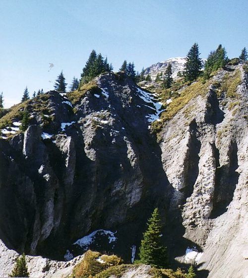 Die Gipslöcher liegen im Gemeindegebiet von Lech auf einer Seehöhe zwischen 1820 und 2000 Meter. VN