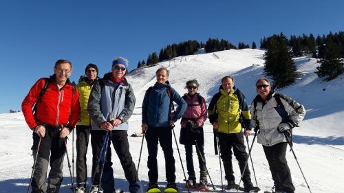 Die Höchster Senioren machten bei herrlichem Wetter eine Schneeschuhwanderung. SB