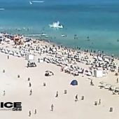 Hubschrauber stürzte in Miami neben Badenden ins Meer