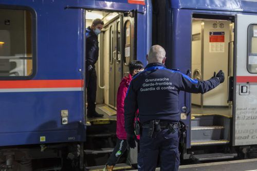 Täglich überqueren Migranten die Grenze zur Schweiz. Die Frage ist, welche Netzwerke im Hintergrund dafür verantwortlich sein könnten. VN/Paulitsch