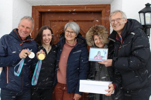 Die Schwiegereltern in spe von Schwester Anna Maria brachten süße Glückwünsche.
