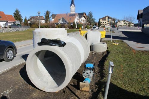 Beim Dorfbach sorgen künftig größere Rohre für mehr Hochwassersicherheit.