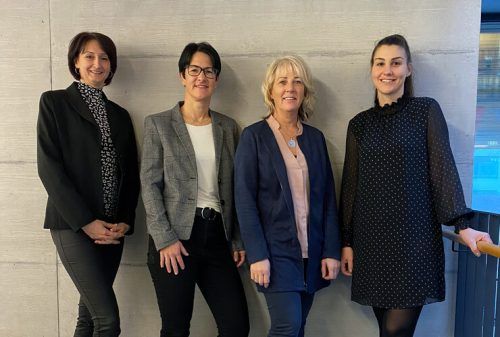 Die vier Wohnbereichsassistentinnen entlasten die städtischen Pflegekräfte, indem sie ihnen administrative Aufgaben abnehmen. Stadt