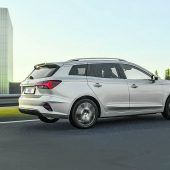 Autonews der Woche Erster kompater Elektro-Kombi für Europa / Puristisch-sportliche T-Variante des Porsche Macan / Zweite Generation des BMW 2er Active Tourer