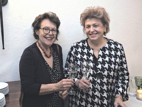 Elfi Kaiser-Weber mit Gastronomin Andrea Kinz.