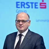 Erste Group verdoppelt Gewinn