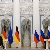 Kreml-Besuch im Zeichen der Krise