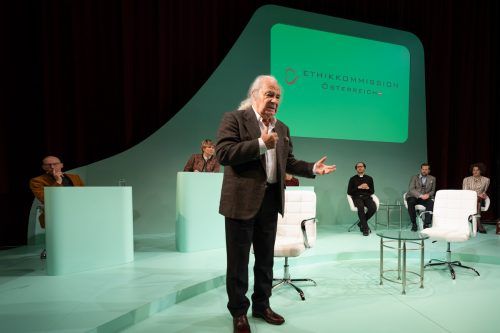 Fördert die Debatte über die Sterbehilfe: das Stück „Gott“ von Ferdinand von Schirach am Schauspielhaus Graz. Theater/Lamprecht