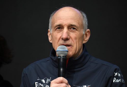 Franz Tost zeigte den neuen Boliden her.  apa