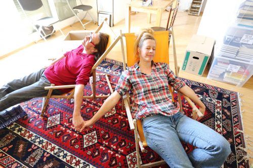 Herbert und Agnes halten sich eigentlich für tolerante, bildungsbürgerliche und aufgeschlossene Menschen mit sozialem Bewusstsein.  Theater im Keller