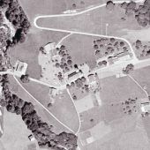 Mit der Kirche ums Dorf. Das 1950er-Jahre-Luftbild-Quiz