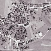 Mit der Kirche ums Dorf. Das 1950er-Jahre-Luftbild-Quiz