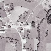 Mit der Kirche ums Dorf. Das 1950er-Jahre-Luftbild-Quiz