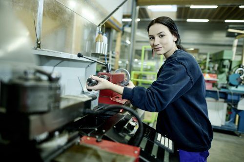 Ihre Lehrausbildung zur Metalltechnikerin-Zerspanungstechnikerin hat Melisa im vergangenen Herbst bei der Firma ZIMM gestartet.  Gde