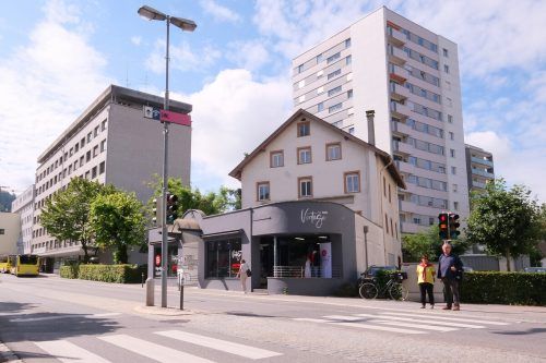 Das ehemalige Hotel Helvetia wird vorübergehend zum Hotel Honolulu.  stadt