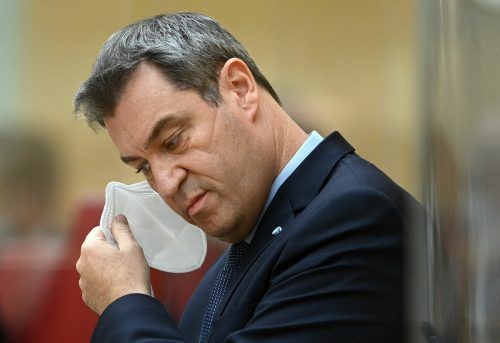 In der Gastronomie und bei Veranstaltungen gilt weiterhin 2G, aber die Impfpflicht für das Gesundheitspersonal will Söder nicht umsetzen.  AFP