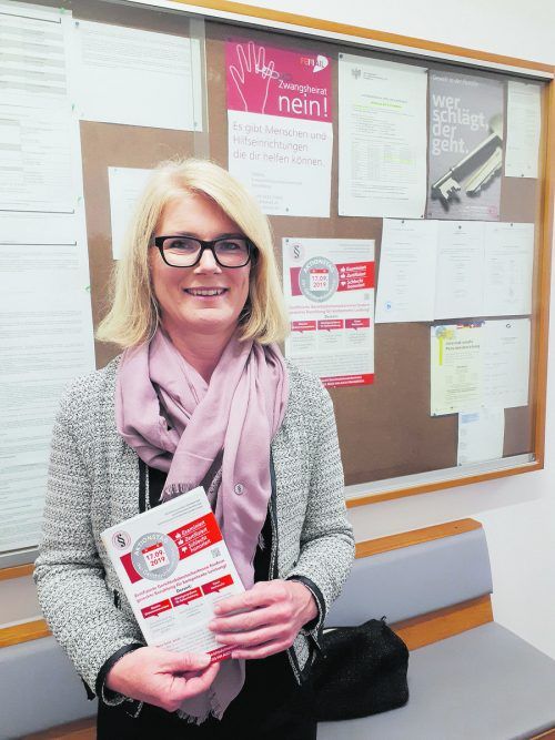 Irmgard Stefani-Spiegel beim Aktionstag der Gerichtsdolmetscher am Bezirksgericht Dornbirn. Stefani-Spiegel