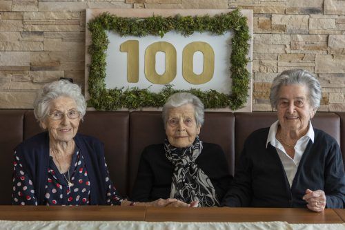 Katharina Rohner, Gertraud Schneider und Agnes Fitz (v.l.) haben das besondere Glück, ihre hohen runden Geburtstage bei guter Gesundheit begehen zu können.  vn/paulitsch