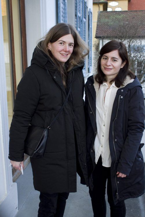Katharina Winder (l.) und Claudia Gantner folgten Zinks Erklärungen.