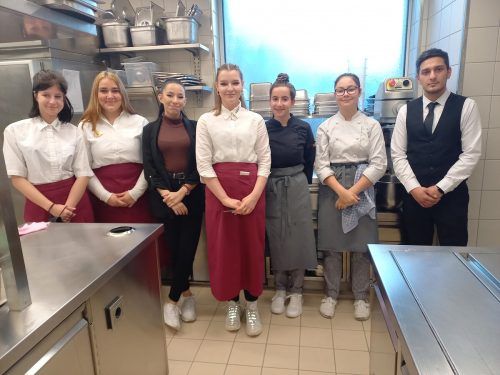 Lehrlinge in der ersten Reihe im Schlosshotel.  Jana Idlhammer