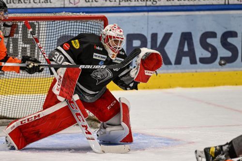 Linus Lundin war beim 0:5 in Villach 48 Mal gefordert - der Schwede stand bei der Begegnung in der Draustadt als Einziger der Bulldogs-Torhüter zur Verfügung. gepa