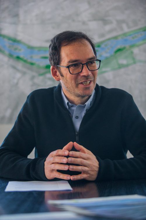 Markus Mähr beschäftigt sich schon viele Jahre mit Rhesi.  VN/Steurer