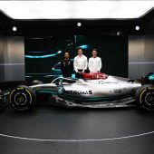 Hamilton im neuen Silberpfeil im „Attacke-Modus“