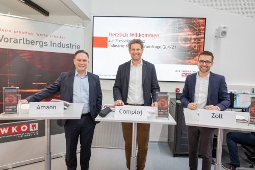 Michael Amann, Markus Compoj und Christian Zoll in der Digitalen Lernfabrik im Wifi Campus in Dornbirn. wkv
