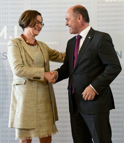 Mikl-Leitners (l.) Nachfolger im Innenministerium war Sobotka. APA