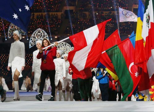 Nach ihrem Olympiasieg im Parallel-Slalom 2014 in Sotschi wurde Julia Dujmovits bereits vor acht Jahren die Ehre zuteil, bei der Abschlussfeier die österreichische Fahne zu tragen. GEPA