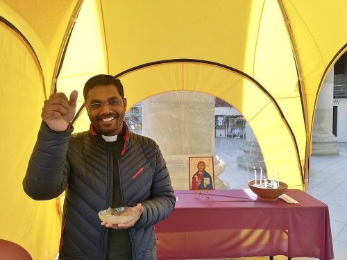 Nachdem die Aktion „Asche to go“ 2019 bereits gut angekommen ist, feiert diese 2022 eine Wiederholung. Katholische Kirche