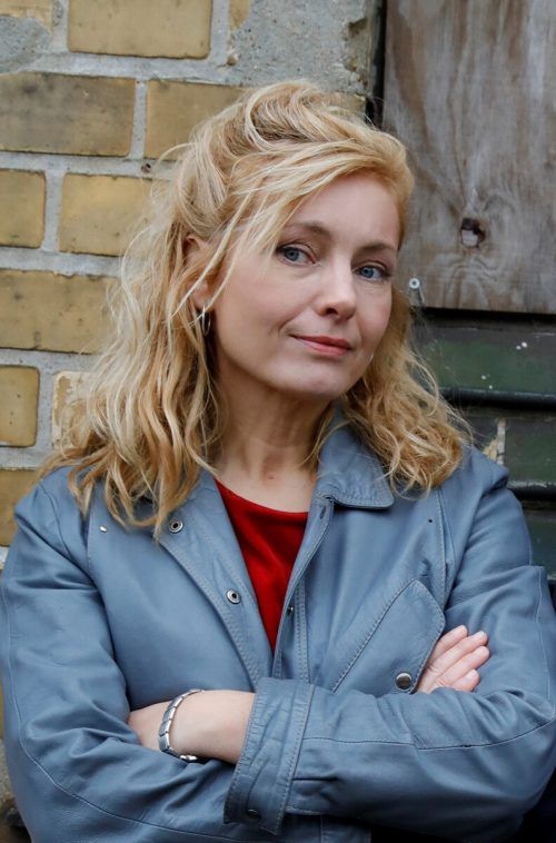 Nadja Uhl spielt in der sechsteiligen Serie „Zerv“ Mordermittlerin Karo Schubert. ARD/W&B Television GmbH/Merav Maroody