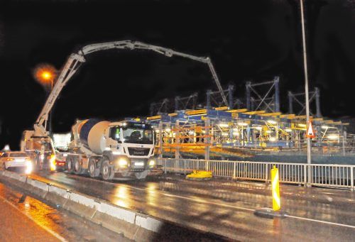 Nächtliche Betonierungsarbeiten an der Rheinbrücke Hard-Fußach sind noch zweimal erforderlich. AJK/2