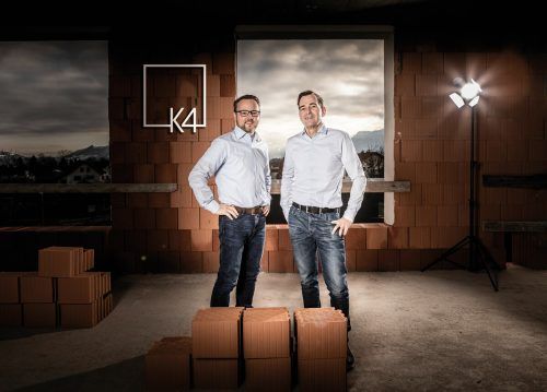 Neu in der Geschäftsführung von Kapitel4: Thomas Rasser (l.) und Michael Schlebes im Rohbau des neuen Agenturgebäudes in Lustenau. FA/Felder-Fontain