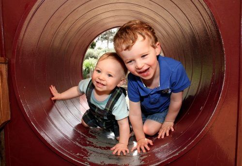 Ob Babyspaziergang, Radausflug, Abstecher auf den Spielplatz, spielen, lesen, basteln oder kleine Ausflüge – die Möglichkeiten, Familien zu helfen, sind vielfältig.  Pixaby