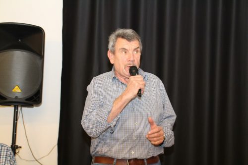 Obmann Luis Neyer gab Einblicke in die vergangenen zwei Vereinsjahre und informierte über das anstehende Programm. HE