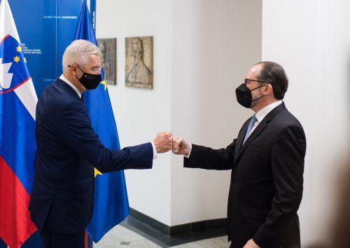 Österreichs Außenminister Alexander Schallenberg ist sich mit seinem slowakischen Amtskollegen Ivan Korcok (l.) in Sachen Ukraine einig. APA