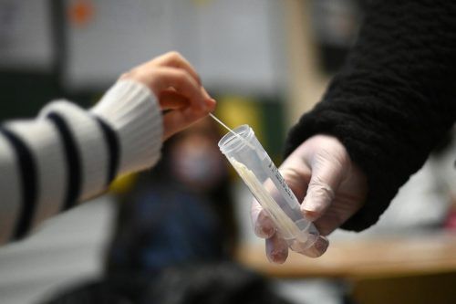 Wie lange werden an den Schulen noch Corona-Tests gemacht?  AFP