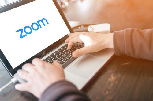 Per Zoom online an den Vorträgen teilnehmen.   Shutterstock