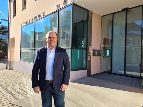 Peter Neier, Bürgermeister von Nüziders, spricht über den Voranschlag seiner Gemeinde. Diese wird heuer vor allem in den Tiefbau investieren. VN/JUN