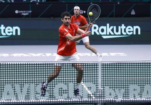 Philipp Oswald muss das Davis-Cup-Duell in Seoul wegen eines zu hohen CT-Werts absagen. Reuters