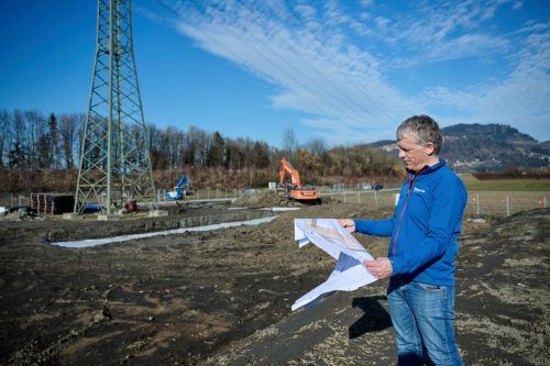 Projektleiter Thomas Pfefferkorn auf der Baustelle: „Der Netzausbau ist ein wesentlicher Baustein auf dem Weg zur Energiewende.“  FA
