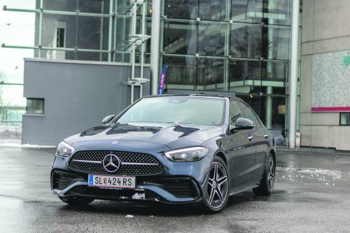 Schon die Optik verspricht höchste Agilität: Mercedes hat die C-Klasse ohne Kompromiss beim Komfort auf sportlich getrimmt.