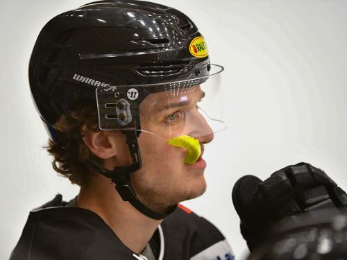 Simeon Schwinger spielt bei den Vienna Capitals auf. gepa