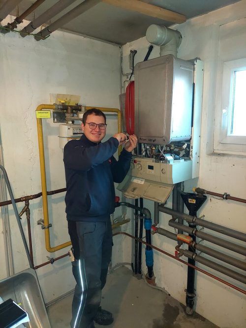 Simon Sutter (24) aus Ludesch hat bereits eine Lehre als Forstfacharbeiter absolviert.  