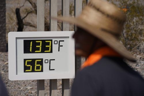 Sollte der Abschied von klimaschädlichen Energieträgern hinausgezögert werden, stehen der Welt immer heftigere Extremwetterereignisse wie Hitzewellen bevor.  AP