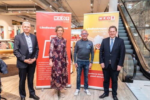Sparten-GF Michael Tagwerker, Obfrau Carina Pollhammer, Erhard Fischer (Intersport) und Peter Voithofer (Economica). wkv/Mauche