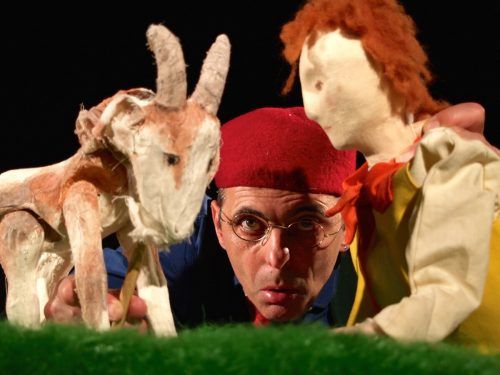 Stefan Libardi entführt mit seinen Puppen ins Märchenland. Theater im Ohrensessel